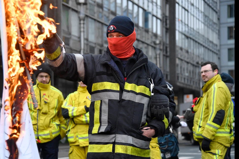 Protest vatrogasaca i radnika vanrednih službi u Belgiji - Brisel