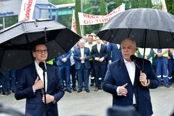 Sasin: Pakt migracyjny demoluje unijną solidarność