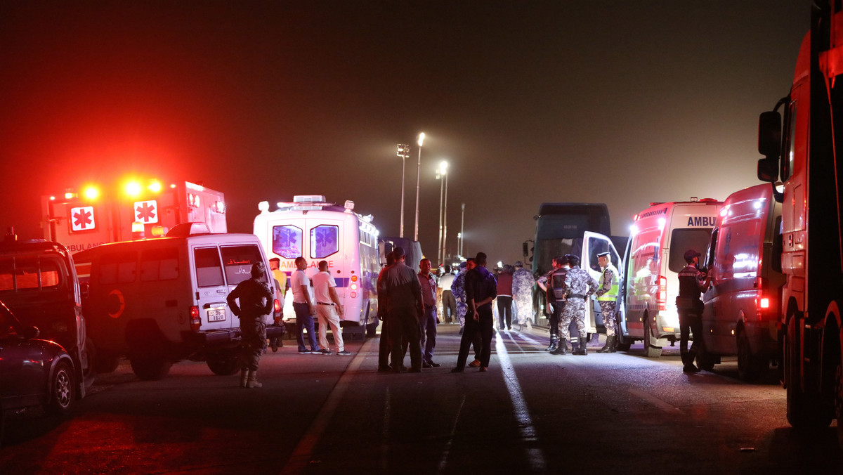 Jordania: Autobus szkolny zmyty przez deszcz. 18 osób nie żyje