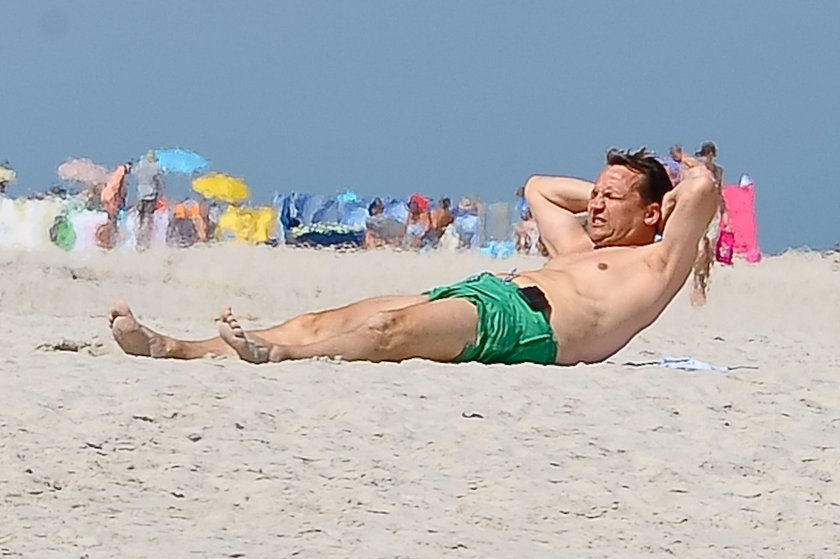 Radosław Sikorski na plaży