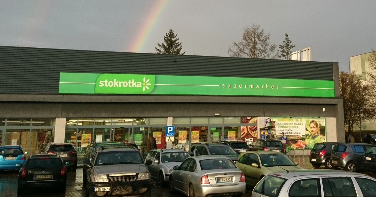 12 godzin na zmianie i niskie pensje. Pracownicy Stokrotki mówią "dość"