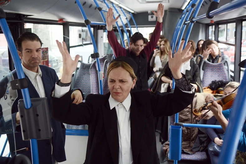 Predstava u autobusu na liniji 26