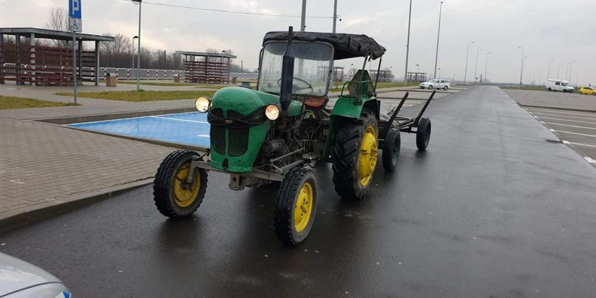 Ten traktor jechał autostradą