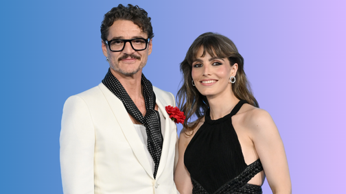 Fotón, ahogy Pedro Pascal épp megmutatja a vörös szőnyegen, hol kezdődik az igazi szeretet és tisztelet