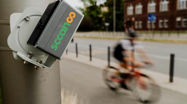 Przejazdy rowerzystów rejestrują kamera Sccanoo CAM na skrzyżowaniu ul. Grodzkiej i wjazdu na Most Uniwersytecki oraz jedenaście liczników Sccanoo PIR - małych, samowystarczalnych skrzyneczek. 