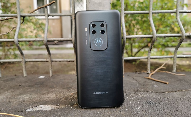 Motorola One Zoom