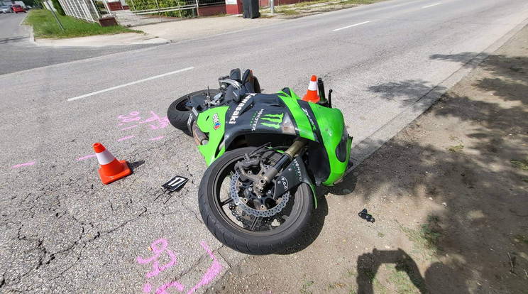 Elhunyt a motoros, aki csütörtök reggel Vecsésen két autóval is ütközött / Fotó: Baleset.info.hu