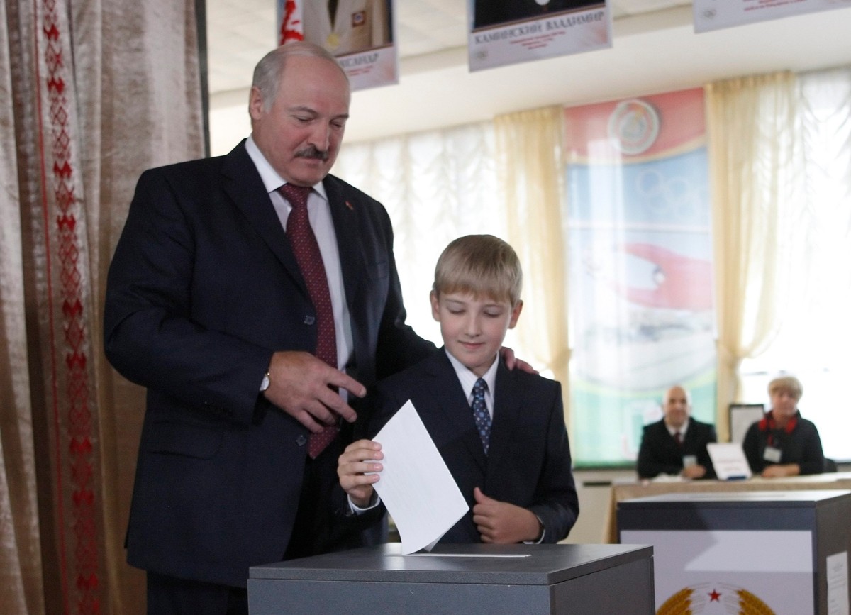 Wybory na Białorusi. Łukaszenka głosuje i mówi o tchórzach