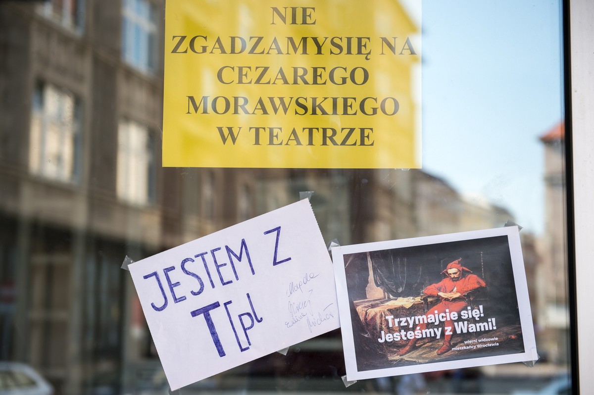 Wejście do siedziby Teatru Polskiego