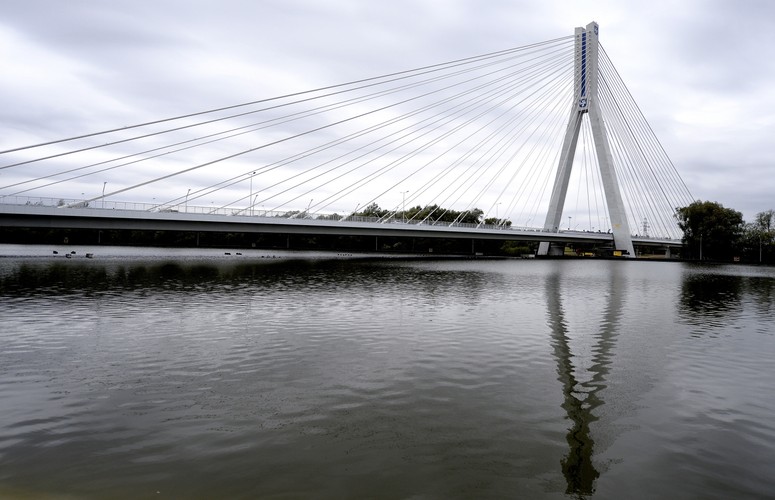 Most łączący ulicę Rzecha i Lubelską przebiega nad rzeką i zbiornikiem technicznym elektrociepłowni. Nowa przeprawa wraz z dojazdami domyka północną obwodnicę Rzeszowa.