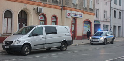 Atak nożem w centrum Jeleniej Góry. Mężczyzna w ciężkim stanie