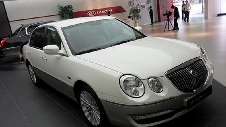 Kia v8 opirus