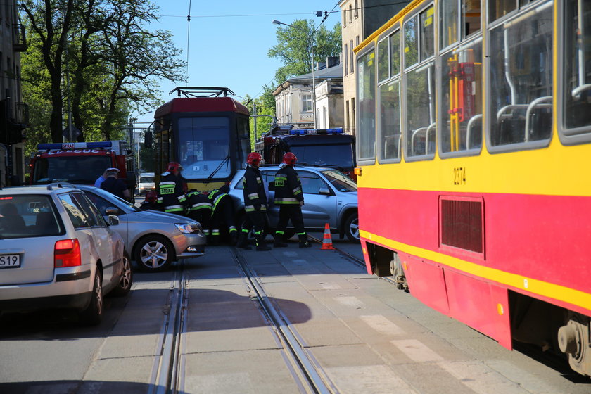 Stłuczka na Gdańskiej. Tramwaj zderzył się z autem