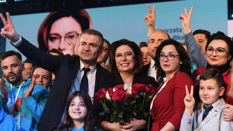 Jakub Bierzyński: to koronawirus rozstrzygnie wybory Po sobotniej konwencji Małgorzaty Kidawy-Błońskiej jedno nie ulega kwestii – Andrzej Duda ma poważnego konkurenta. Urzędujący prezydent nie tylko będzie musiał zmierzyć się z błędami własnej kampanii, ale także z ofensywą konkurentki - pisze Jakub Bierzyński*