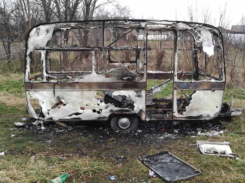 Izgorela kamp-prikolica