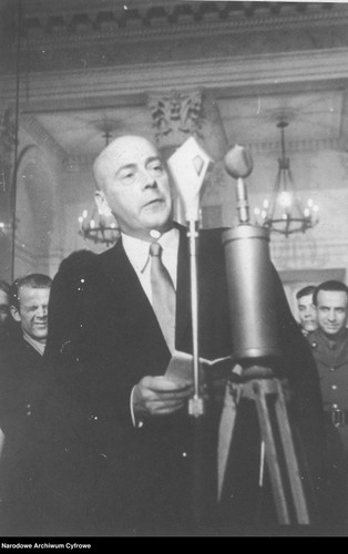 Bal sylwestrowy komunistycznego rządu w 1947 roku.