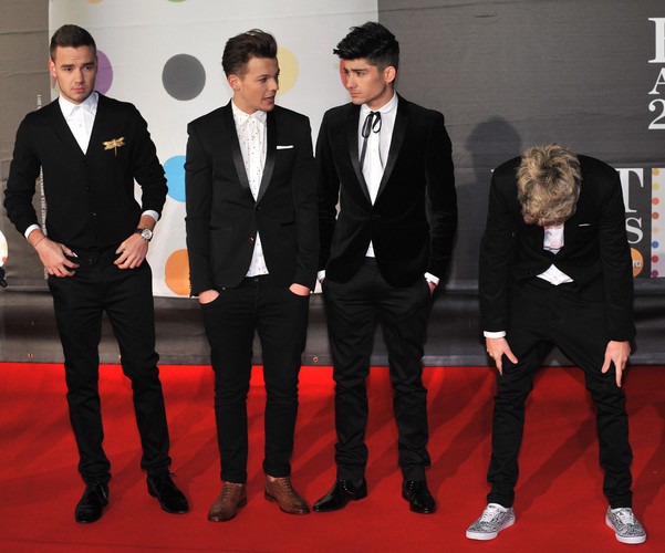 One Direction na czerwonym dywanie Brit Awards 2013