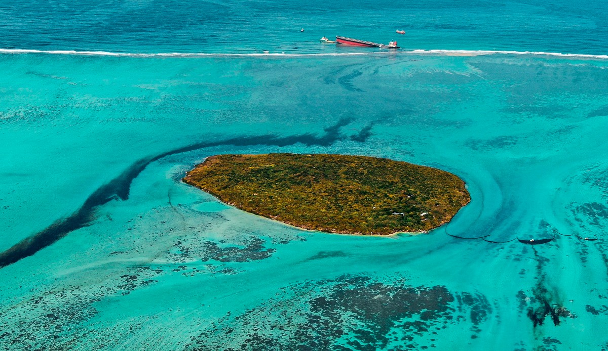 Wyciek ropy z japońskiego tankowca