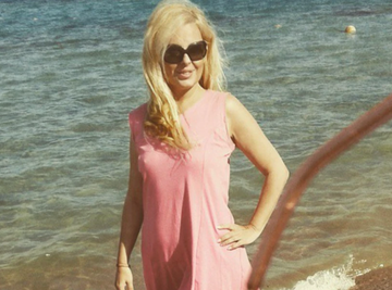 Ona nikada nije podelila fotku u bikiniju: Naša voditeljka (58) ima STRIKTNO PRAVILO kada dođe leto - evo zašto se nikada nije eksponirala kao koleginice