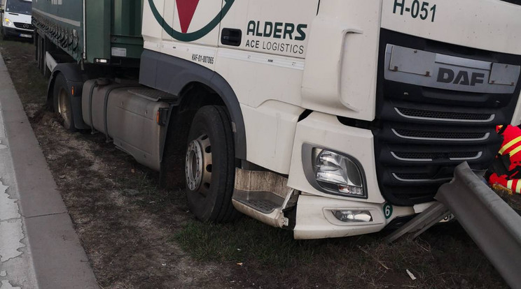 Több kilométeres a torlódás az M0-s autóúton baleset miatt / Fotó: Blikk