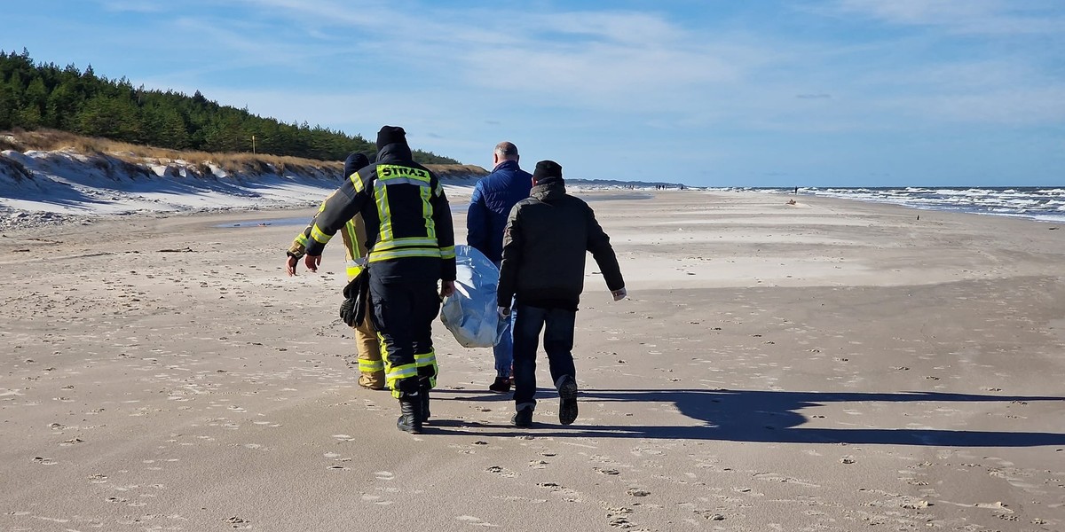 Na plaży w Łebie odkryto zwłoki kobiety. 