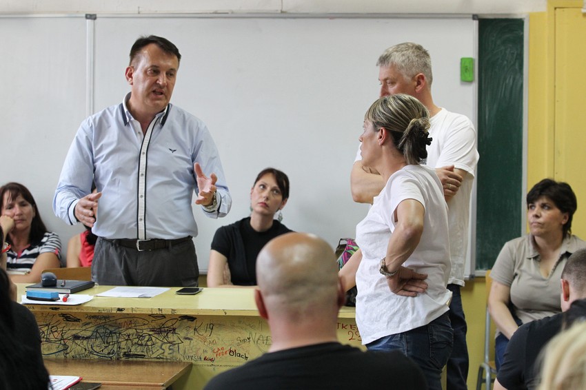 Direktori obe osnovne škole pravdali su se da nisu znali da su deca otrovana