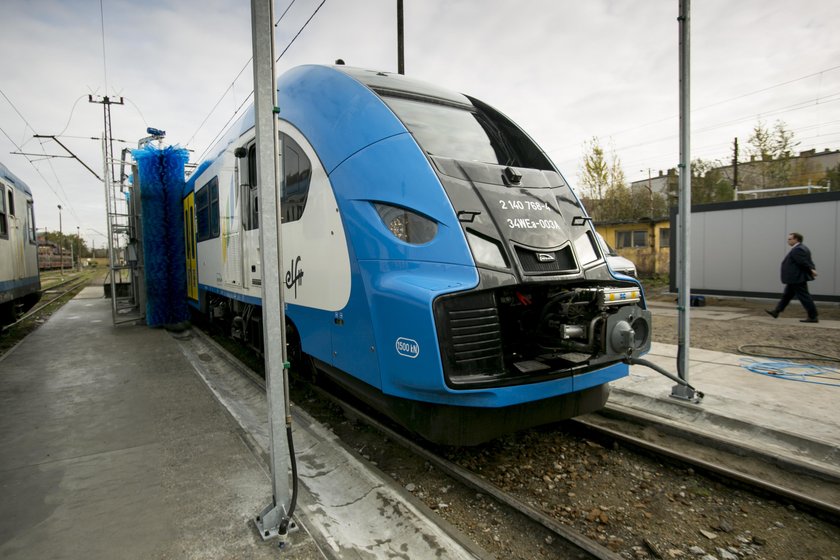 Katowice. Koleje Śląskie zakupiły automatyczną myjkę pociągów