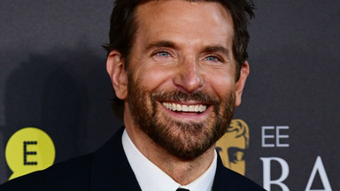 Najlepsze męskie stylizacje na rozdaniu nagród BAFTA 2024. Zwycięzcą wieczoru okazał się Bradley Cooper