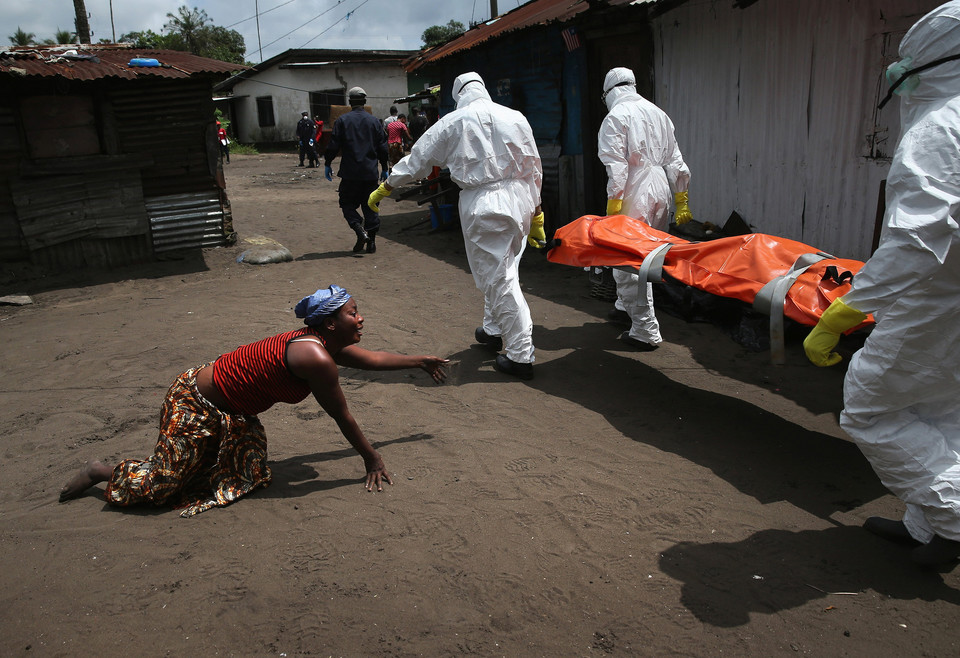 Nagroda L’Iris d’Or oraz tytuł Fotografa Roku - John Moore z USA - "Kryzys związany z wirusem Ebola w stolicy Liberii" 