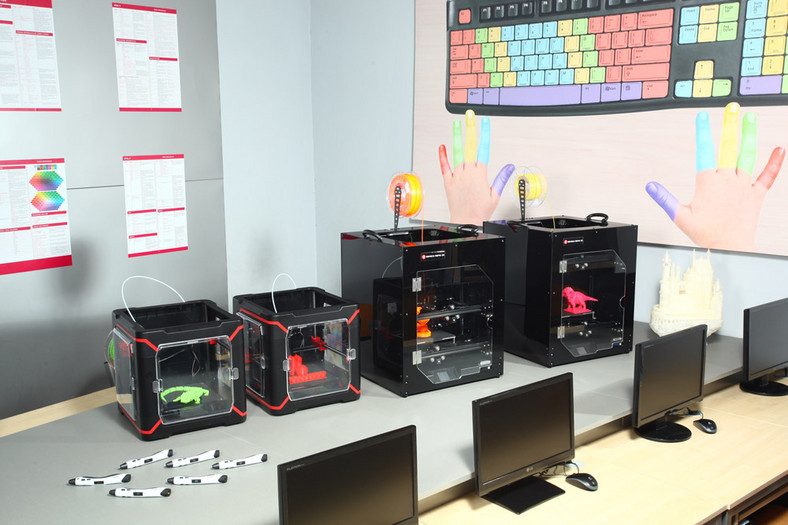Laboratorium druku 3D w sali informatycznej