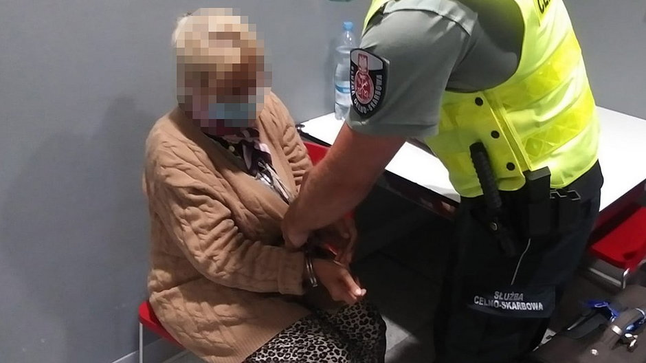 81-letnia emerytka złapana na przemycie ponad 5 kg heroiny