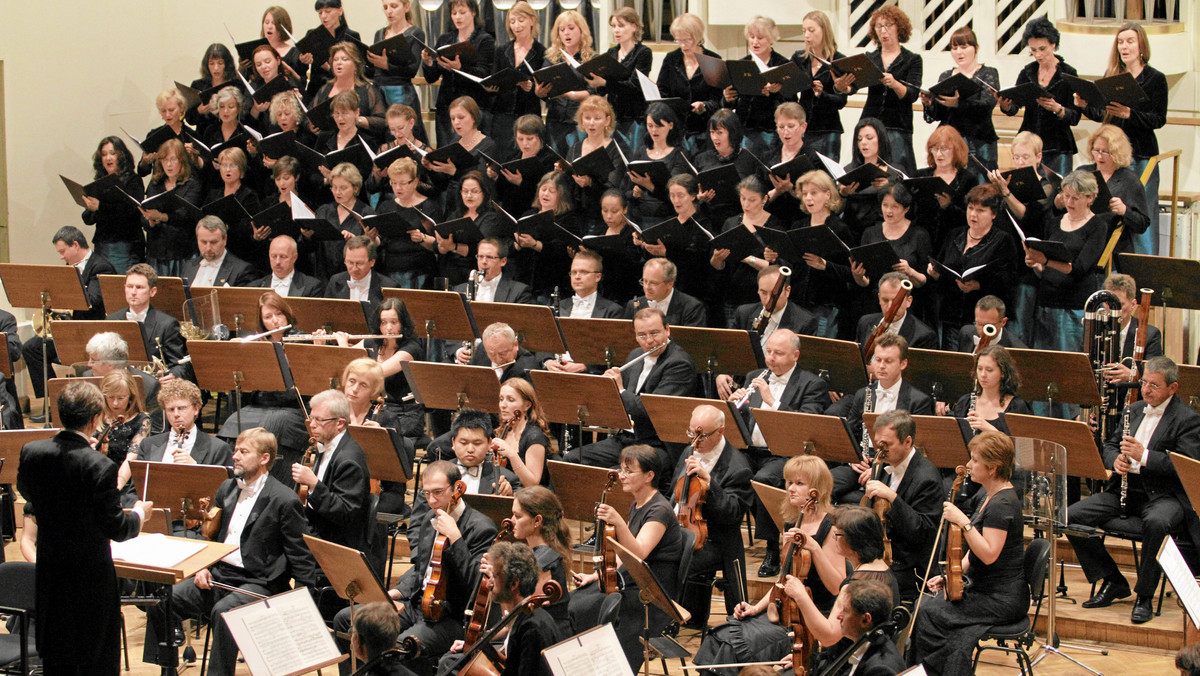 Orkiestra Filharmonii Podkarpackiej, Chór Filharmonii Krakowskiej i solistki: Barbara Kubiak i Lilianna Zalesińska wystąpili w sobotę po południu w ramach 50. jubileuszowego Muzycznego Festiwalu w Łańcucie (Podkarpackie).