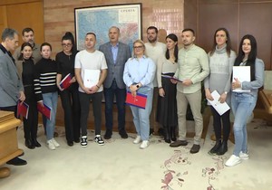 Zlatibor Lončar uručio ugovore o radu još jednoj grupi zdravstvenih radnika iz dijaspore