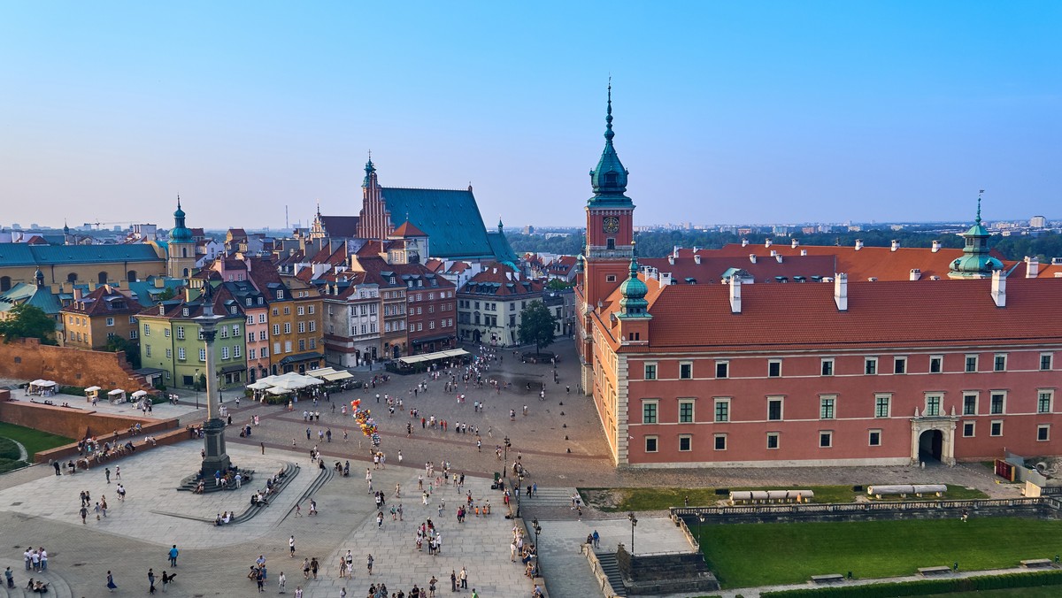 Jutro w Warszawie odbędzie się Szczyt Przewodniczących Parlamentów Europy Środkowej i Wschodniej, natomiast w piątek stolica będzie gościć Zgromadzenie Narodowe. Z tego powodu możemy się spodziewać utrudnień w ruchu m.in. w okolicach pl. Zamkowego, pl. Politechniki i ul. Belwederskiej.