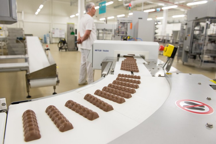 Linia Przyszłości w fabryce czekolady w Skarbimierzu jest pierwszą linią tego typu w sieci produkcyjnej Mondelez International w Polsce i drugą w Europie Środkowej.<br><br>fot. (mk/mr) PAP/Maciej Kulczyński