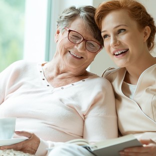 Baktérium okozhatja az Alzheimer-kórt: visszafordítható lehet a betegség