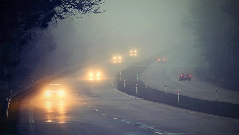 IMGW: w nocy gęsta mgła w dziewięciu województwach