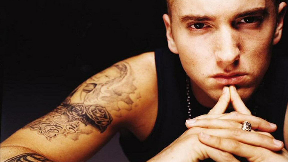 Rok po premierze albumu "Recovery", Eminema,  swoją premierę ma kolejny teledysk z płyty "Space Bound".