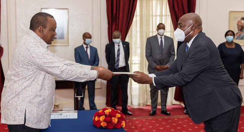 [FILE] President Uhuru Kenyatta of Kenya (left) welcomes Ambassador John Nyakeru Kalunga of DRC at the State House on Friday, May 13, 2022. Image: PSCU