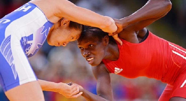 Isabelle Sambou en rouge