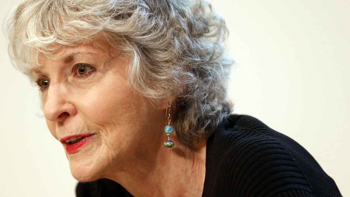 Nie żyje amerykańska pisarka Sue Grafton, autorka popularnych powieści kryminalnych. Jak poinformowała w piątek na Facebooku jej córka Jamie, pisarka zmarła dzień wcześniej w miejscowości Santa Barbara w Kalifornii. Miała 77 lat.