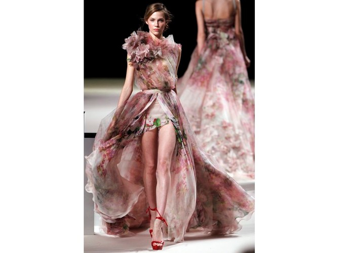 Elie Saab prezentuje w Paryżu kolekcję haute couture na sezon wiosna-lato 2011