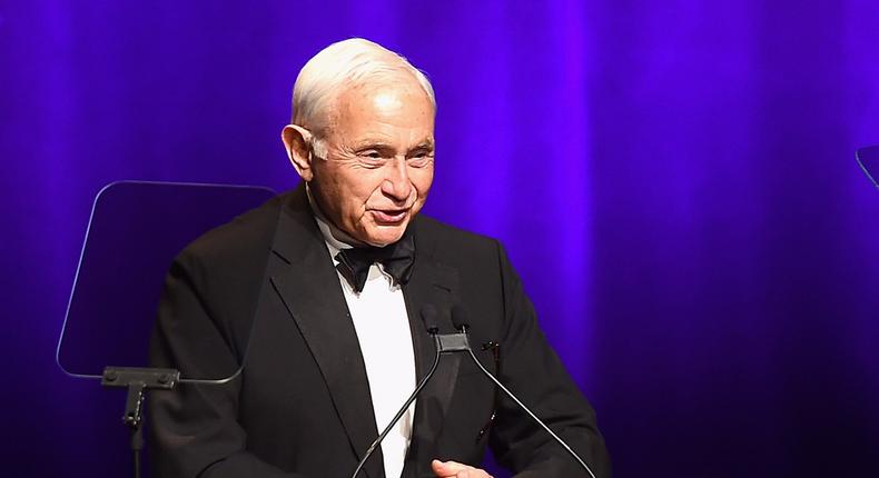 Les Wexner is quitting the Republican party.