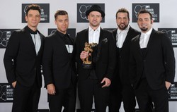 'N Sync znów razem – zobacz legendarny boysband w akcji!