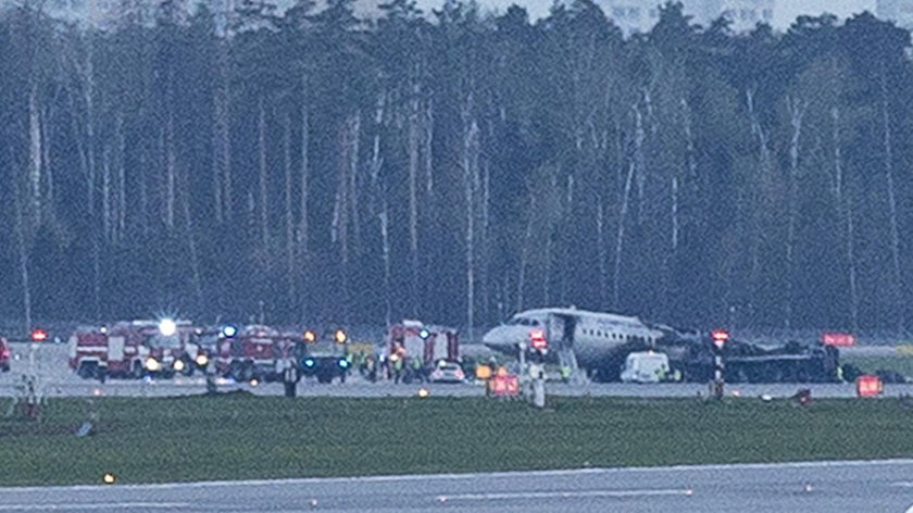 Płonący samolot lądował w Moskwie. 41 ofiar śmiertelnych