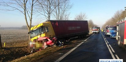 Przerażający wypadek pod Legnicą. Nie żyją 2 osoby