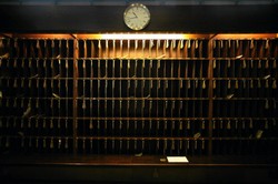 Nowe pokoje dla posłów? A co ze starymi? "Strasznie... jak za karę. PRL-em wionie"