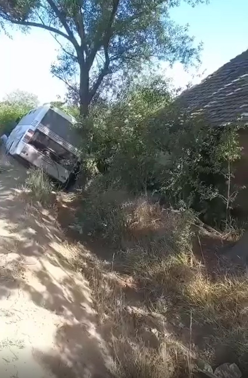 Ceroviti potok, Mali Crljani, autobus sletio s puta