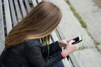 Sojusz z botem. Z czasem uczymy się unikania kontaktów twarzą w twarz