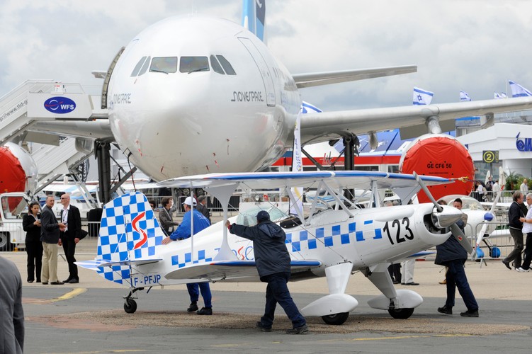 Samolot F-PFJP na wystawie w trakcie Paris Air Show w Paryżu, Francja.